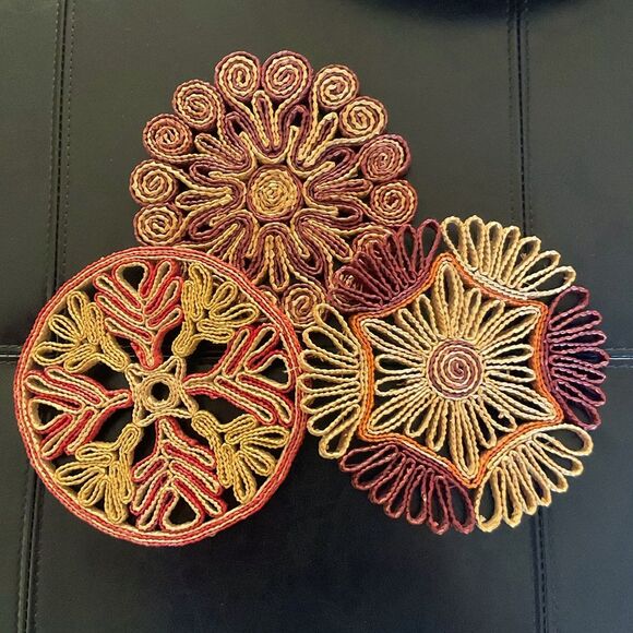 Vintage Lot of 3 Woven Rafia Floral Design Decorative Trivet Pot holder - Picture 1 of 5